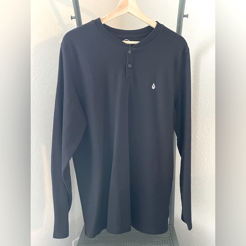 Volcom waffle-knit Henley. Black. Size large. Long sleeve.